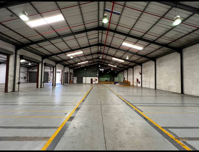 3,090M² WAREHOUSE TO LET IN AIRPORT INDUSTRIA